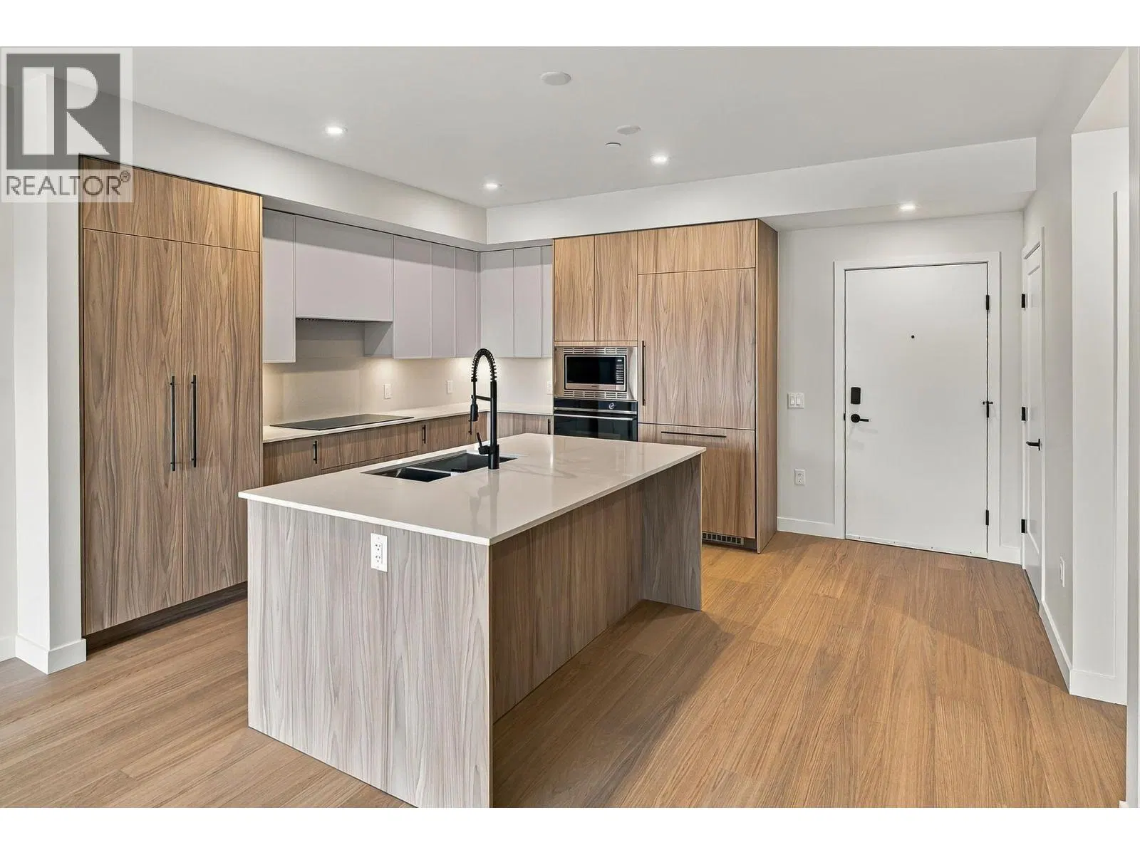 Photo 4 of 29 at #306 – 9654 Benchland Drive
