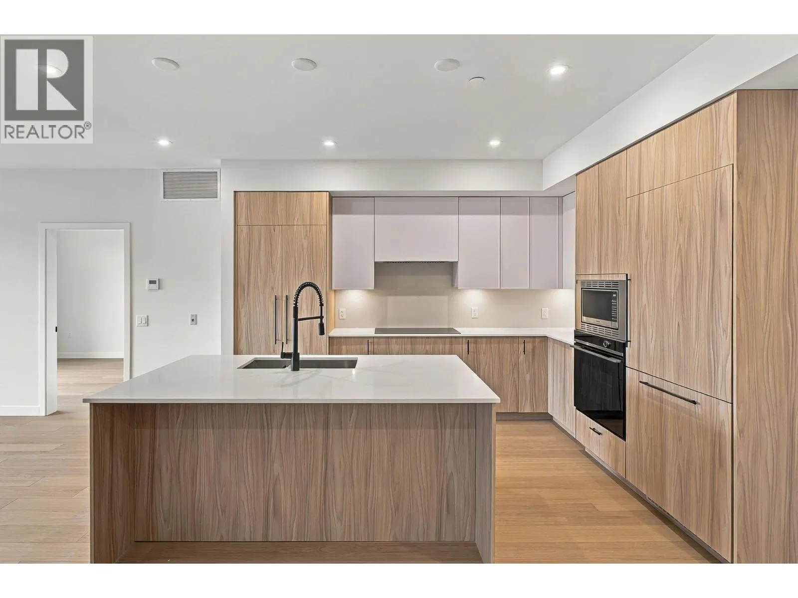 Photo 5 of 29 at #306 – 9654 Benchland Drive