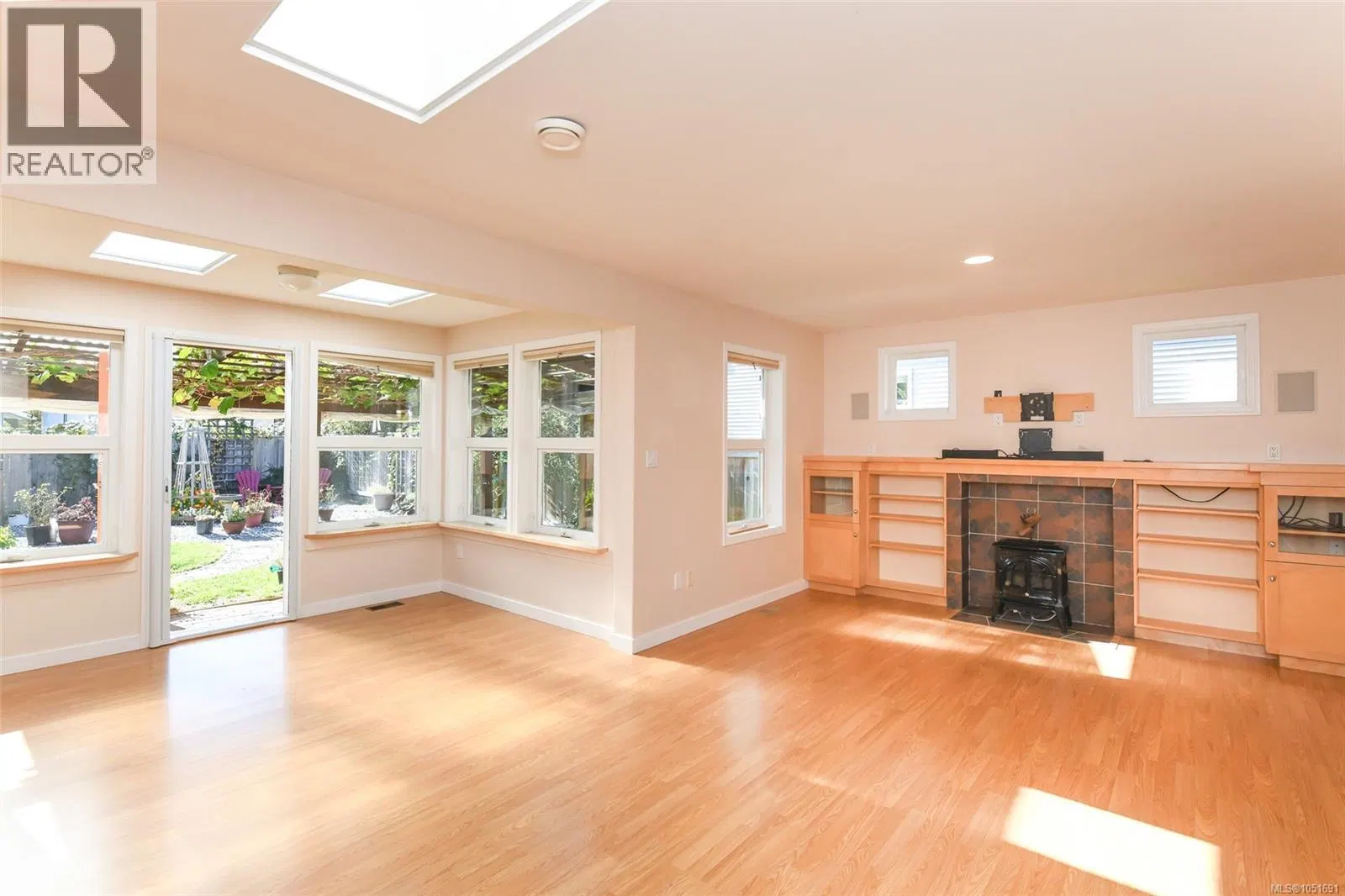Photo 4 of 39 at 2849 Penrith Avenue