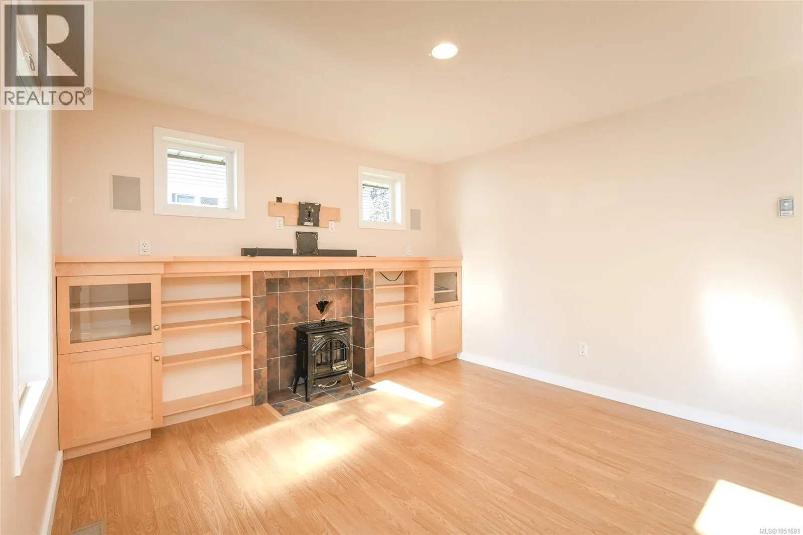 Photo 5 of 39 at 2849 Penrith Avenue