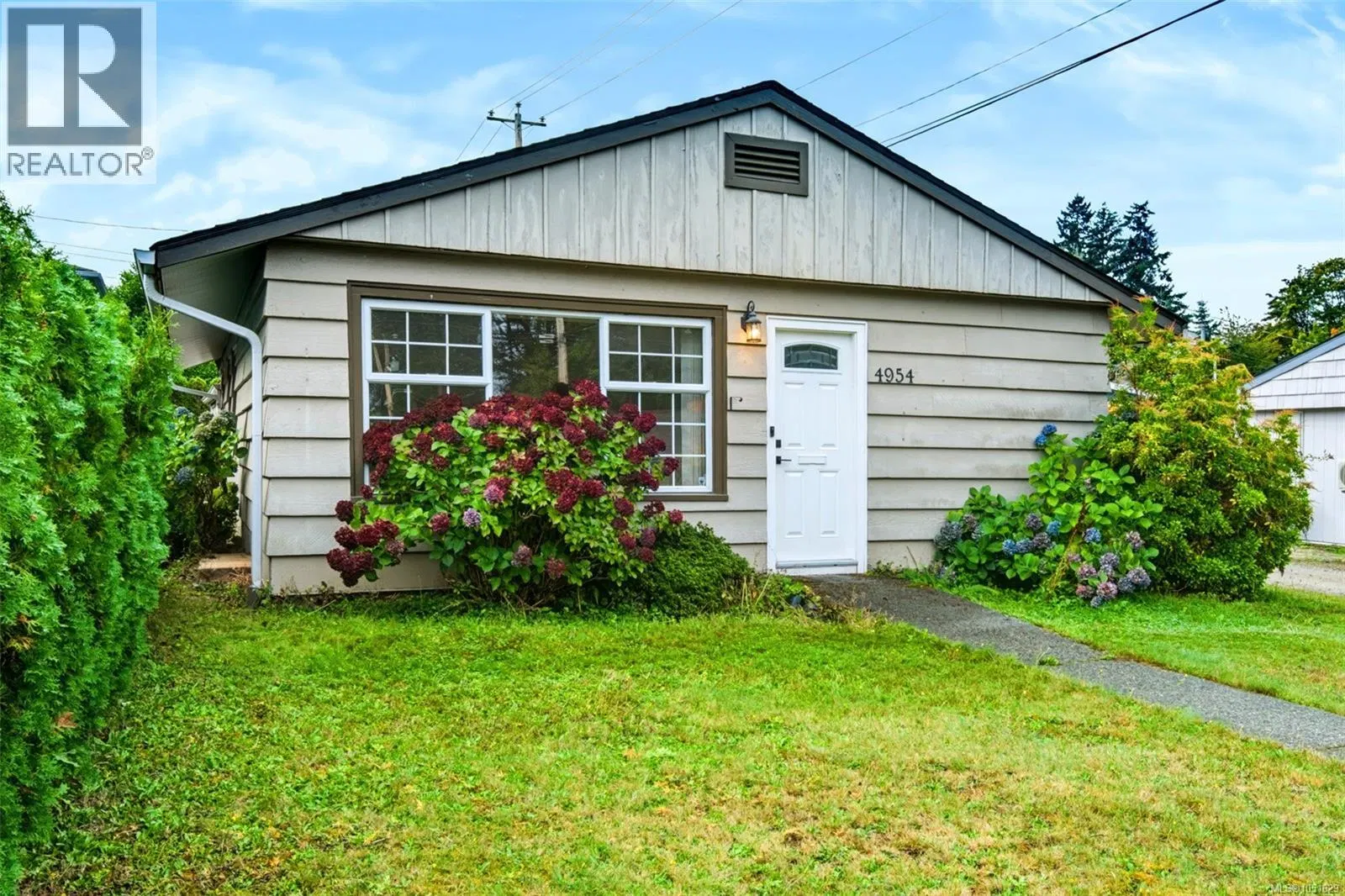 Photo 1 of 21 at 4954 Maitland Street