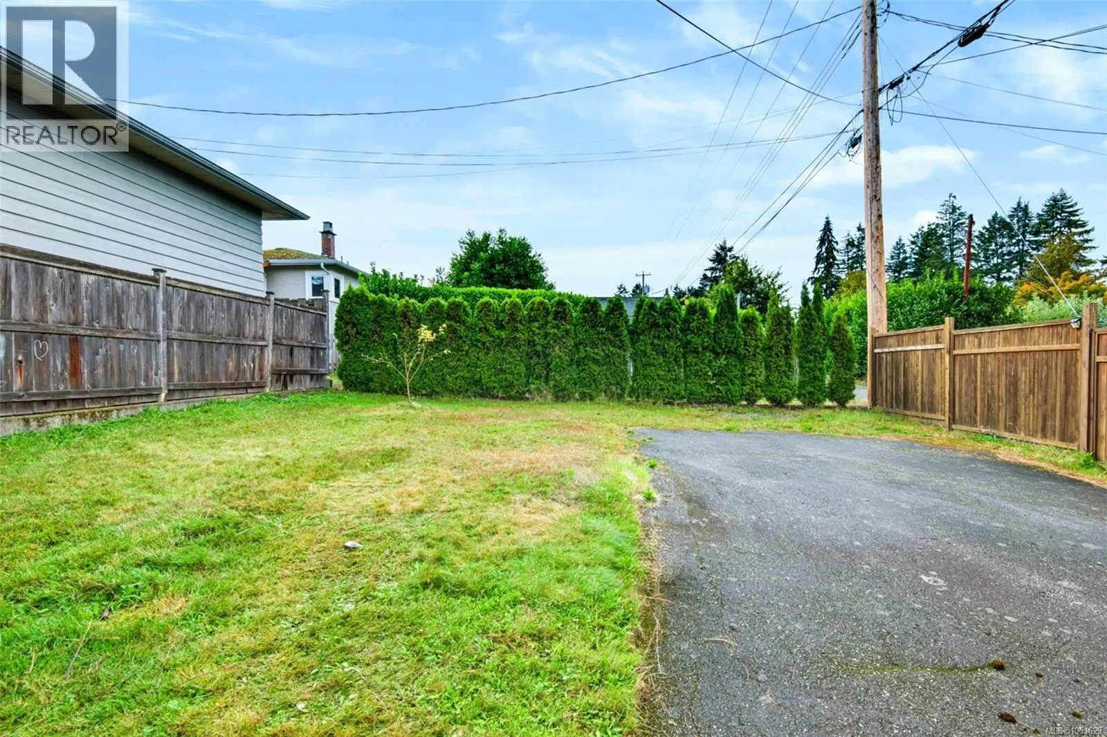 Photo 2 of 21 at 4954 Maitland Street