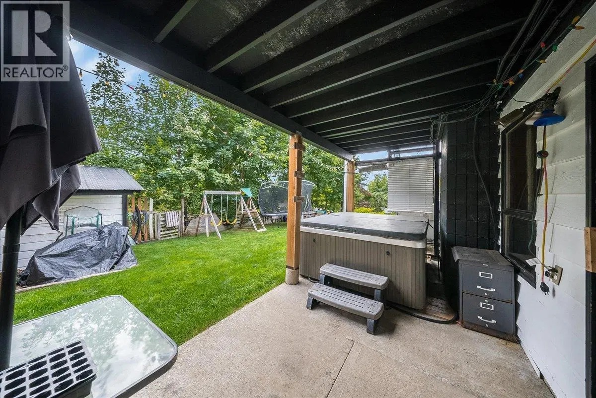 Photo 5 of 42 at 3609 Southridge Drive