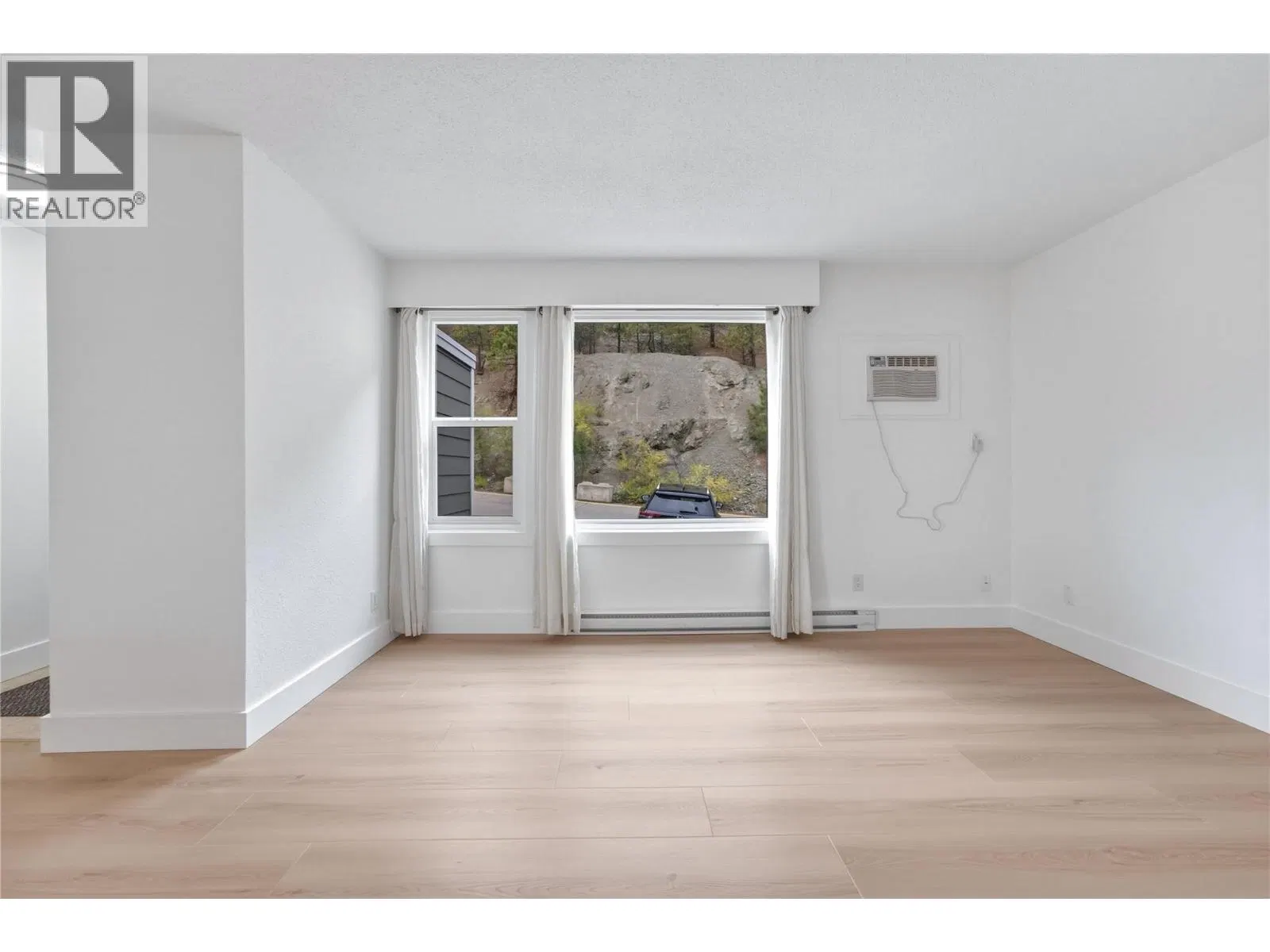 Photo 5 of 25 at #40 – 3800 40 Avenue
