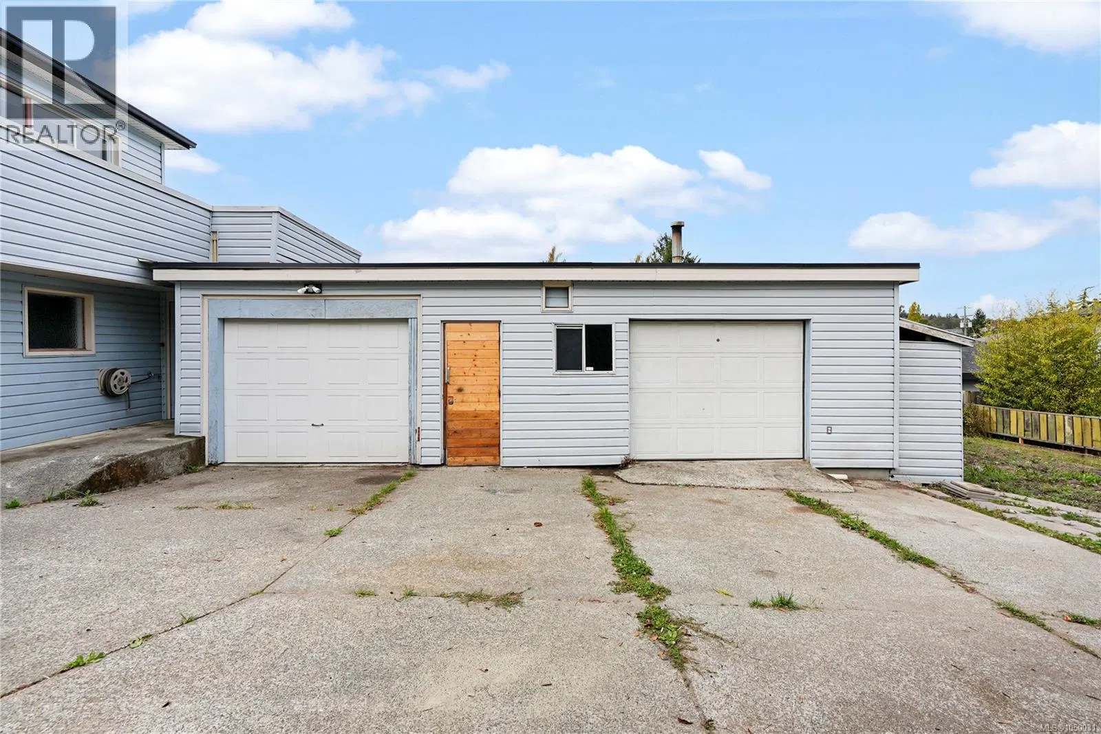 Photo 3 of 36 at 552 Davida Avenue