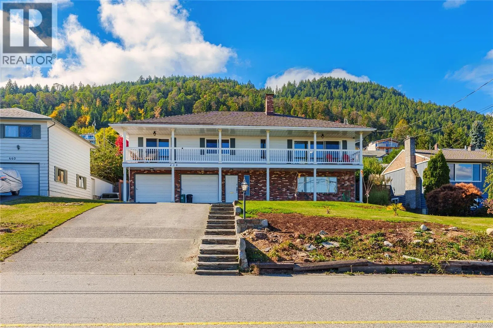 438 Davis Road
