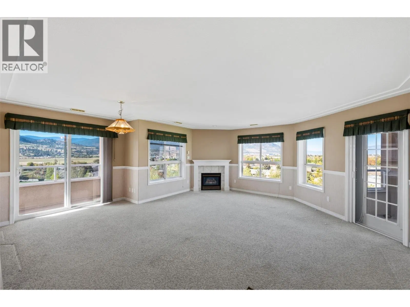 Photo 2 of 54 at #807 – 2255 ATKINSON Street