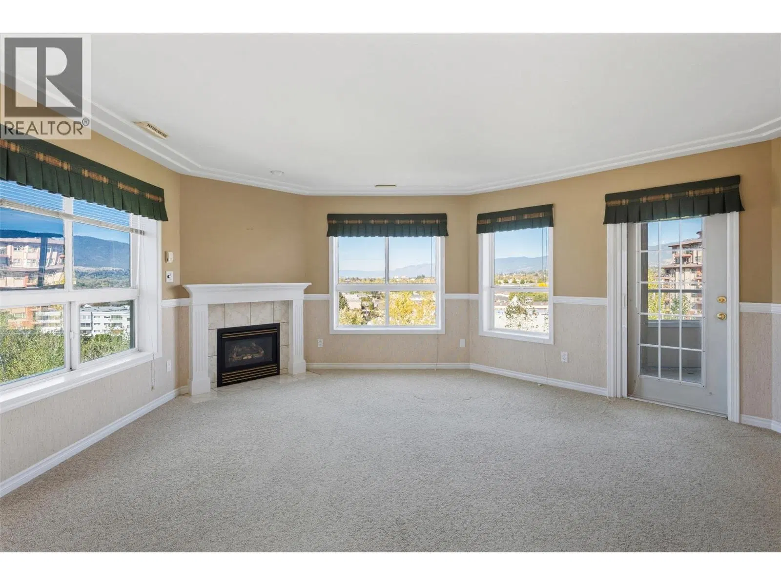 Photo 3 of 54 at #807 – 2255 ATKINSON Street