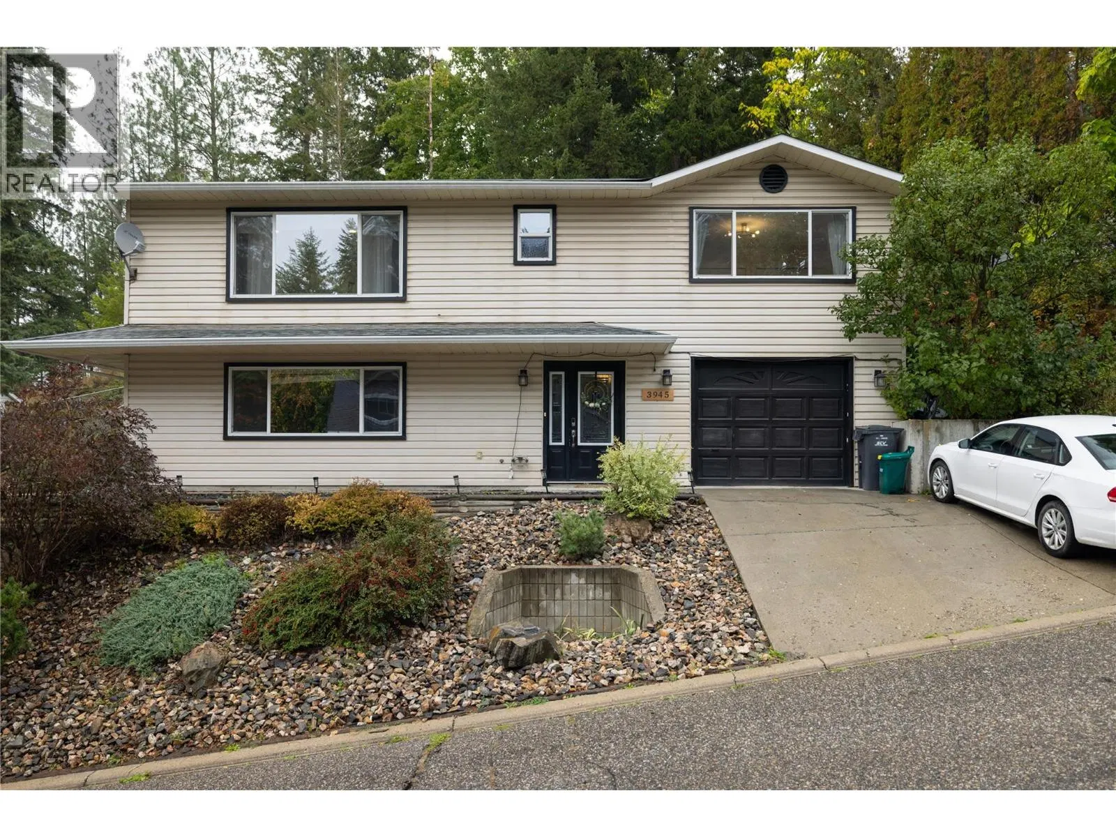 3945 Highland Park Crescent
