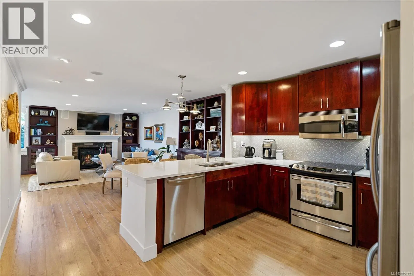 Photo 4 of 47 at #101 – 640 Montreal Street