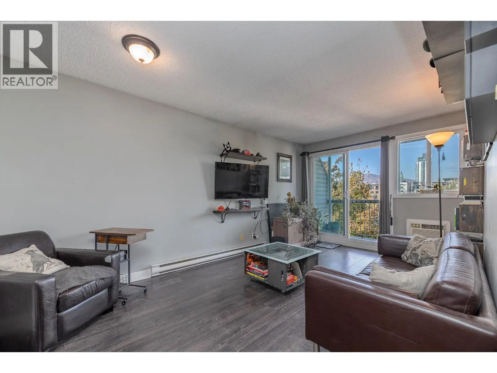 Photo 2 of 37 at #305 – 625 Rowcliffe Avenue