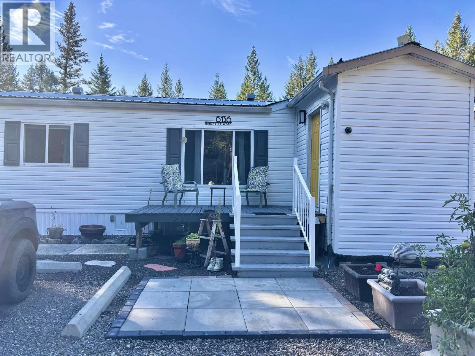 Photo 3 of 14 at 6136 RANCHETTE Road