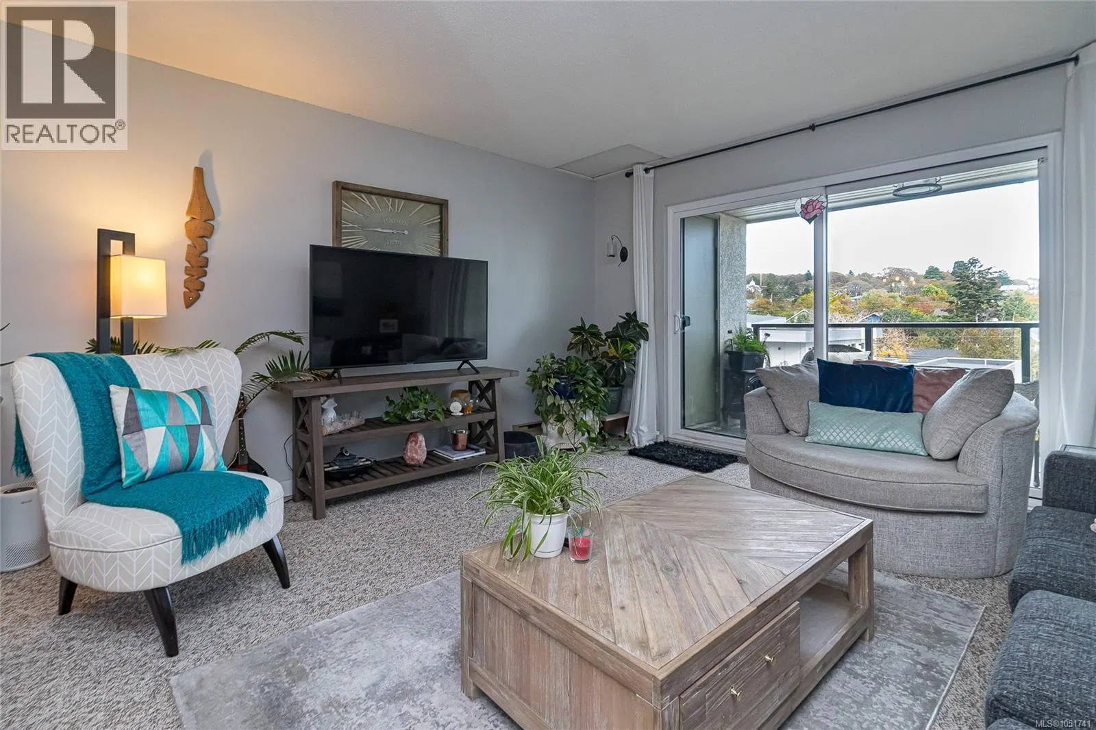 Photo 1 of 24 at #404 – 2757 Quadra Street