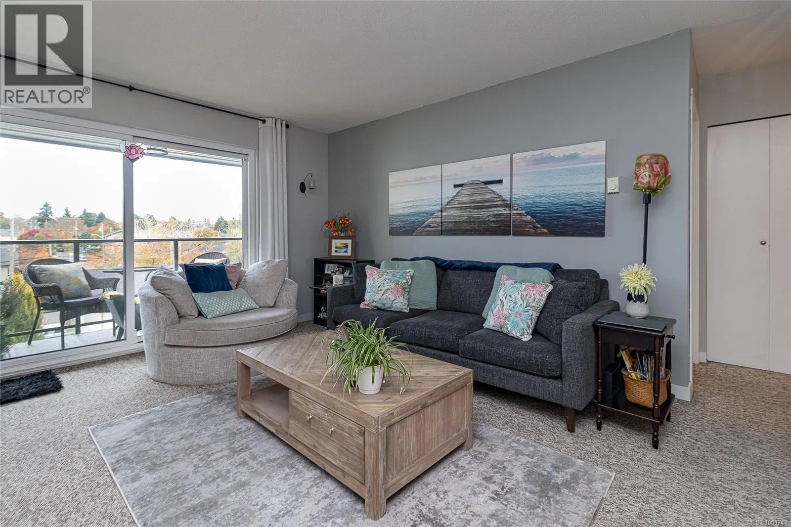 Photo 2 of 24 at #404 – 2757 Quadra Street