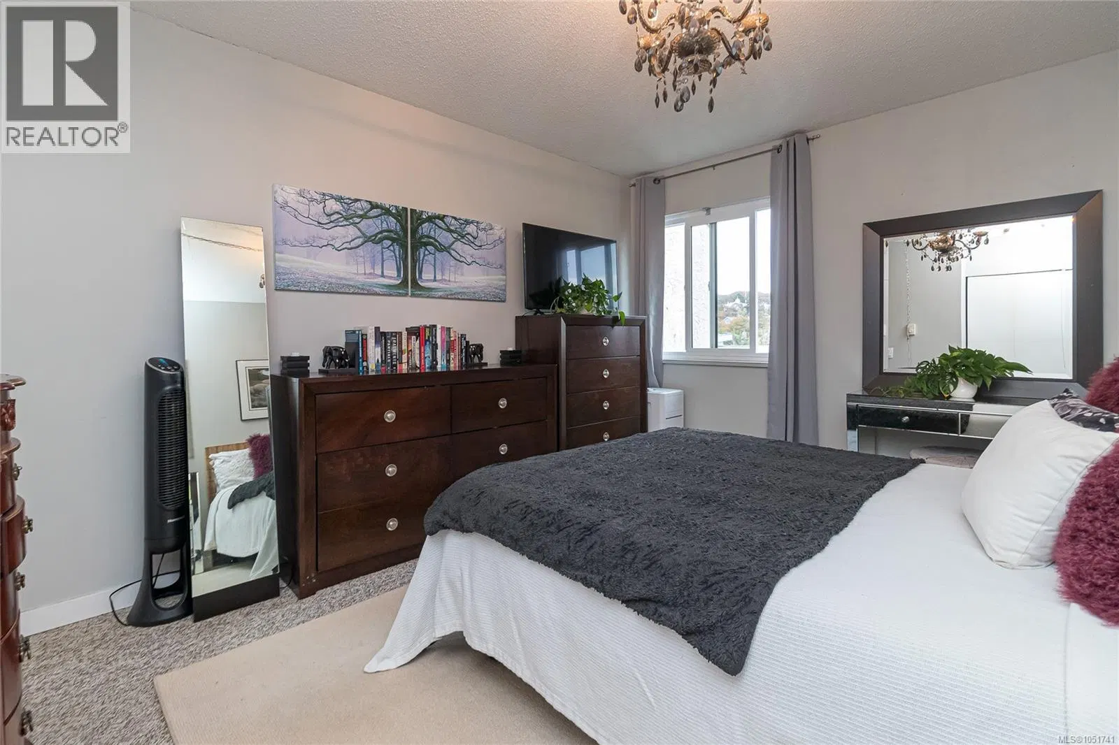 Photo 5 of 24 at #404 – 2757 Quadra Street