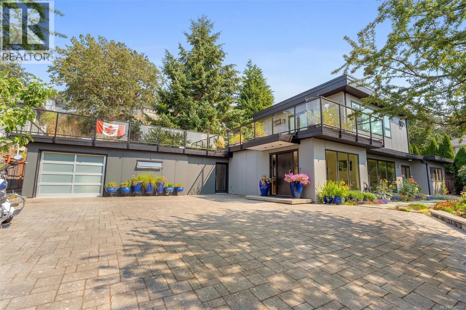 Photo 1 of 70 at 931 Lakeview Avenue