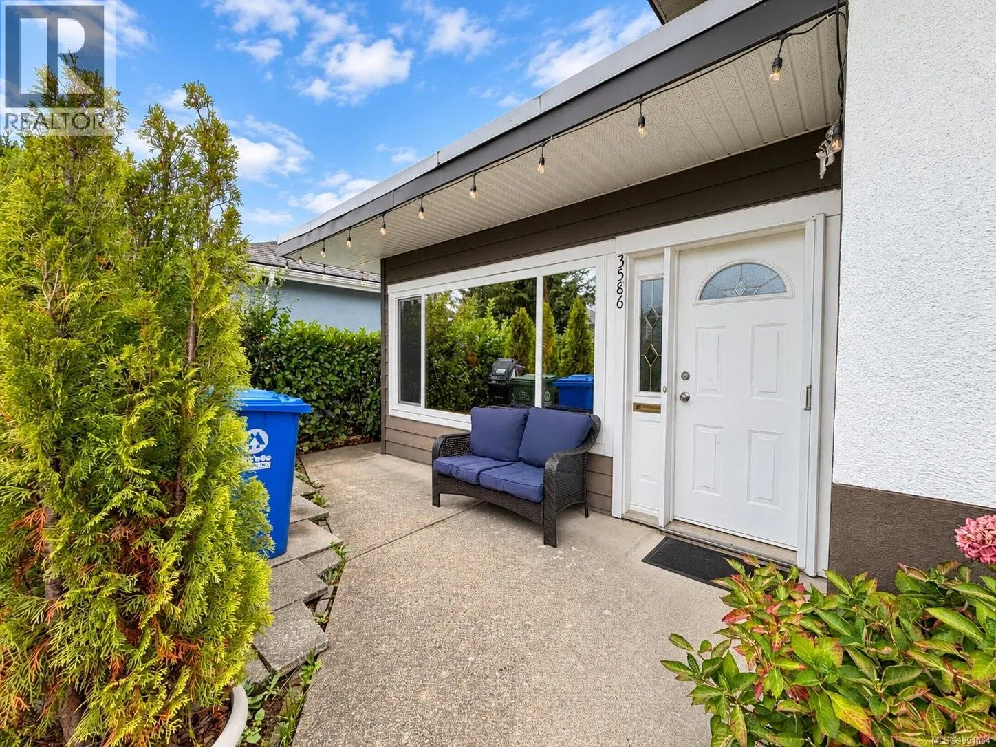 Photo 3 of 32 at 3586 10th Avenue