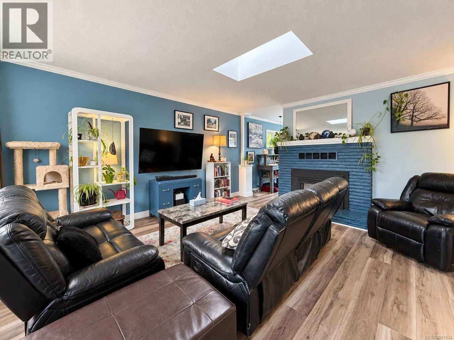 Photo 4 of 32 at 3586 10th Avenue