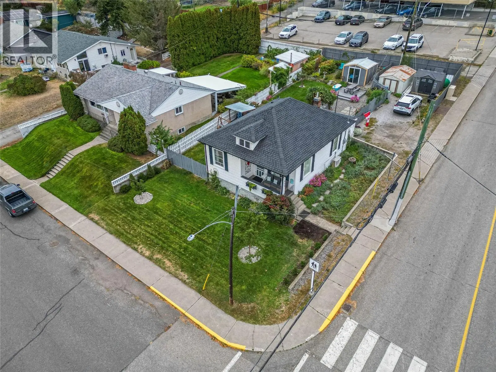 Photo 4 of 50 at 905 MUNRO Street