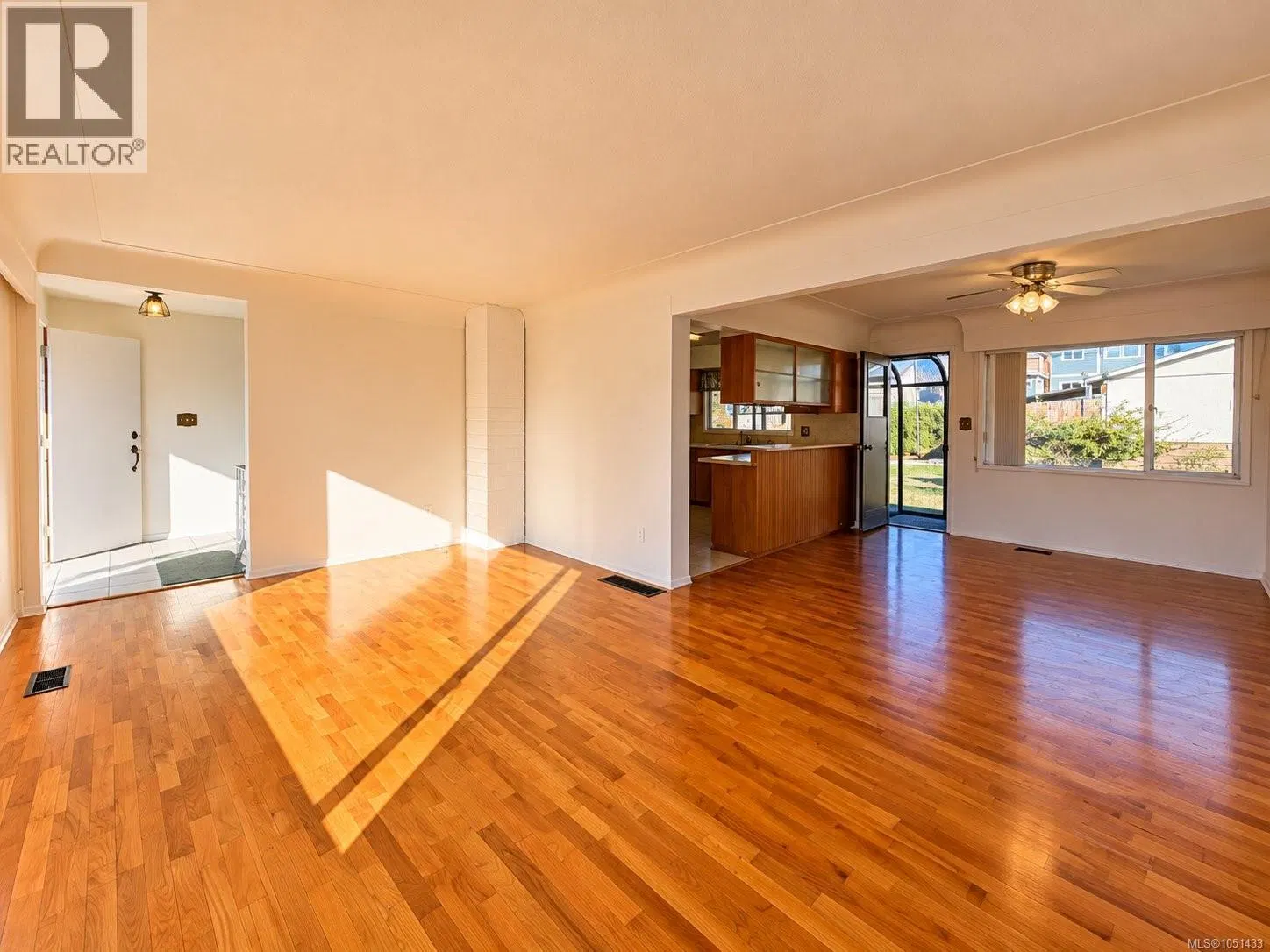Photo 3 of 66 at 2433 5th Avenue
