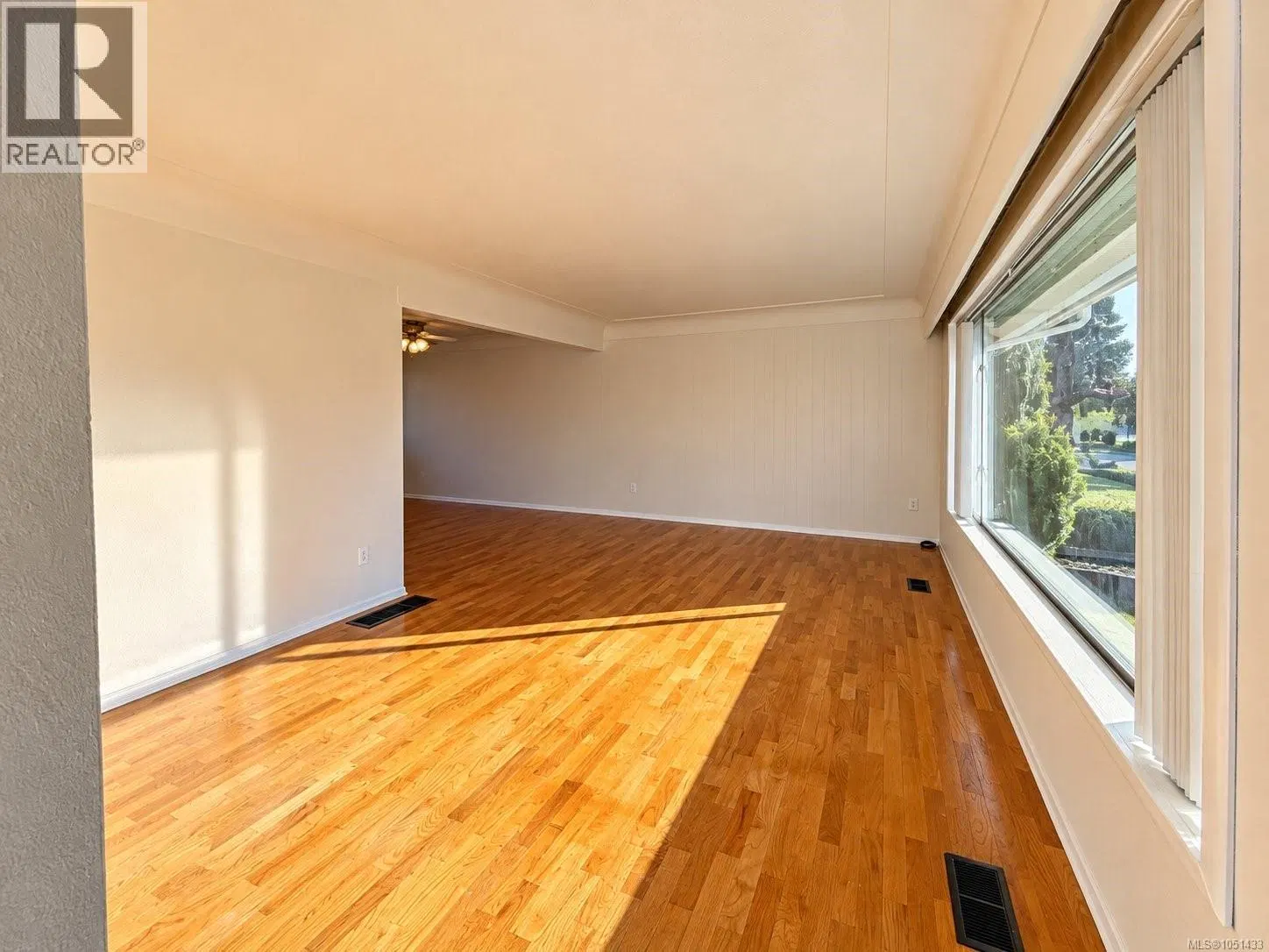 Photo 4 of 66 at 2433 5th Avenue