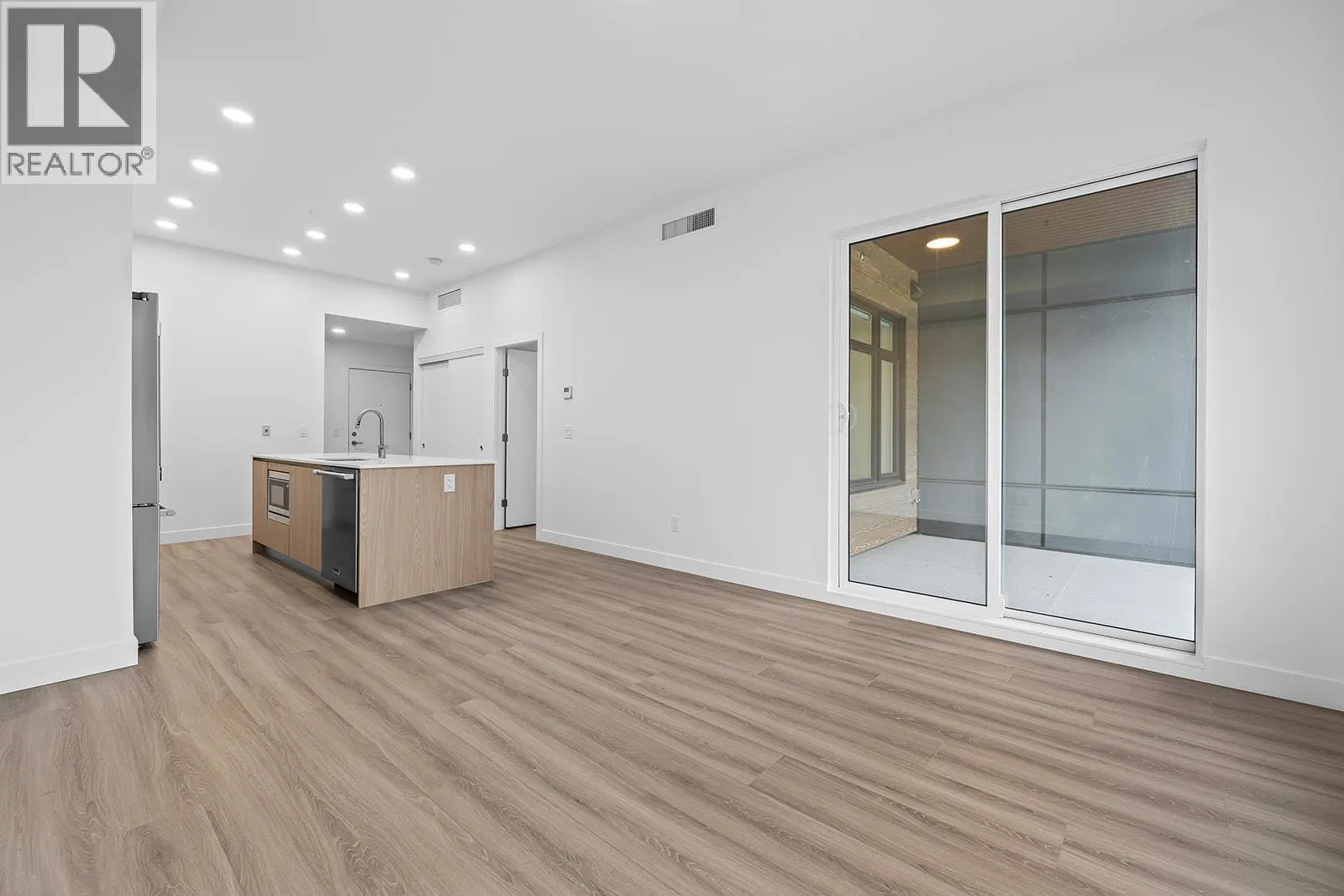 Photo 5 of 70 at #203 – 2780 Olalla Road