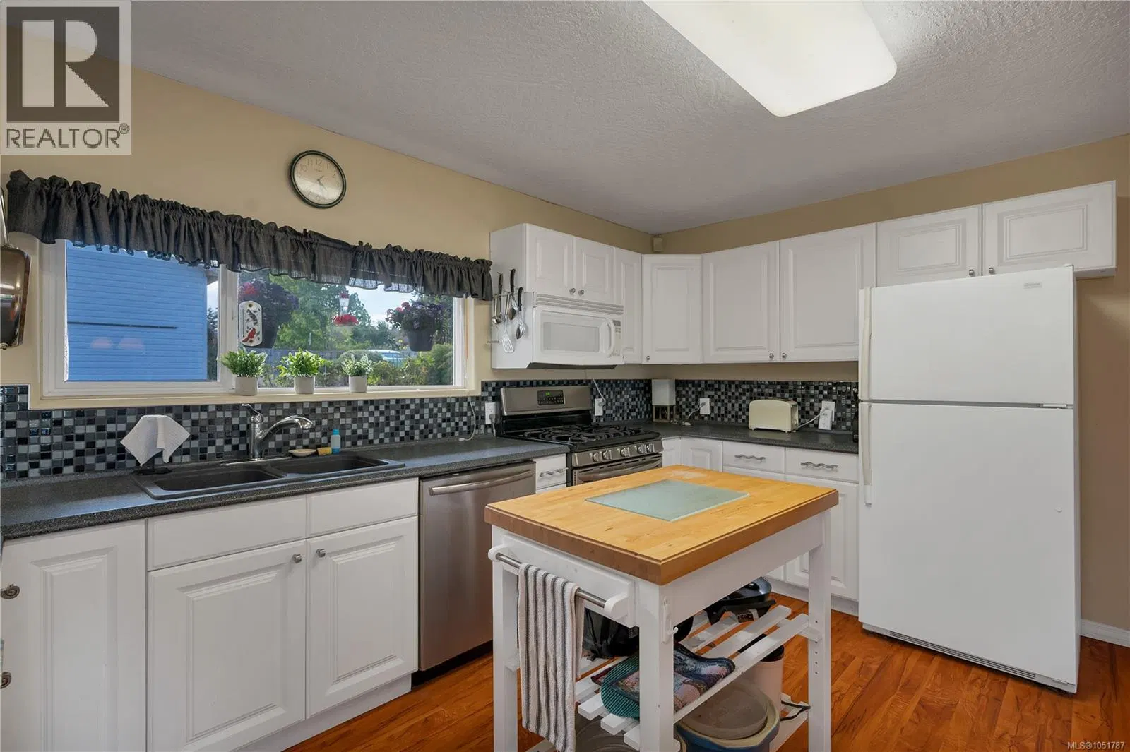 Photo 5 of 40 at 558 Alder Street
