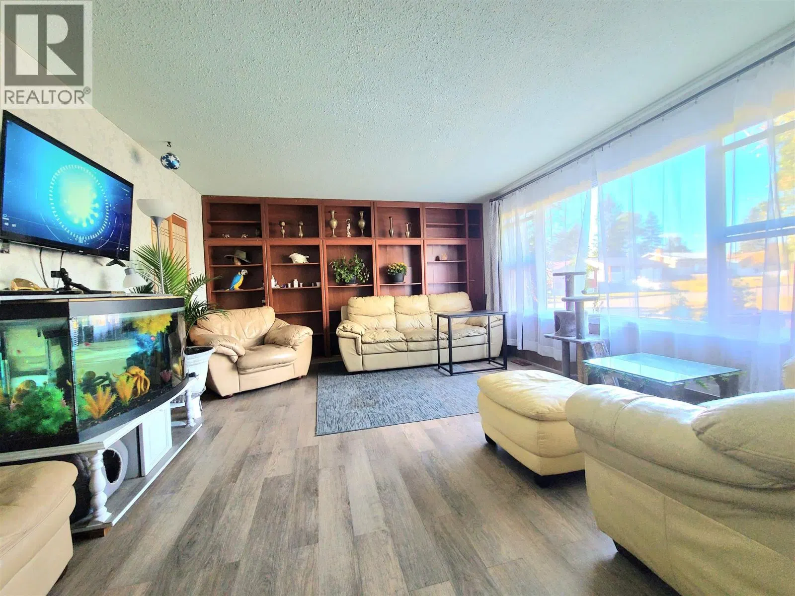 Photo 2 of 26 at 1385 MILBURN Avenue
