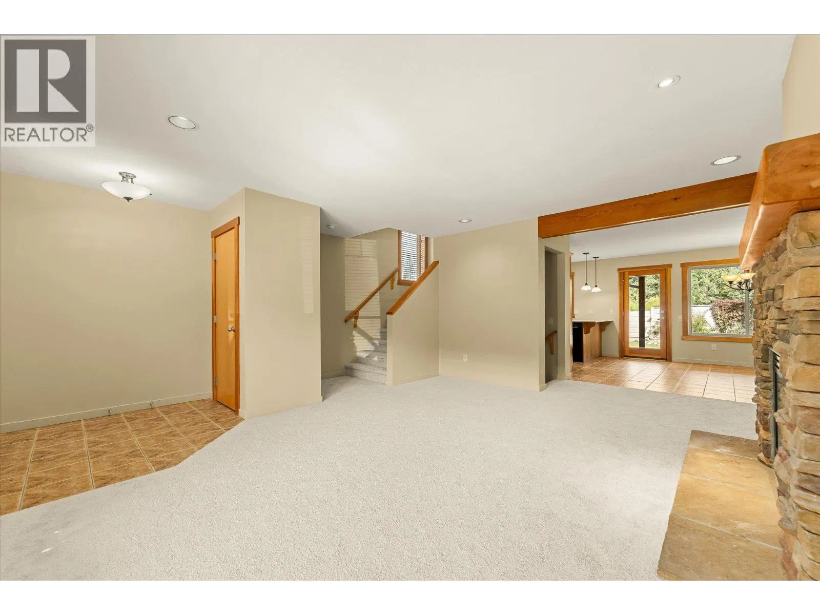 Photo 5 of 47 at 922 Paret Crescent