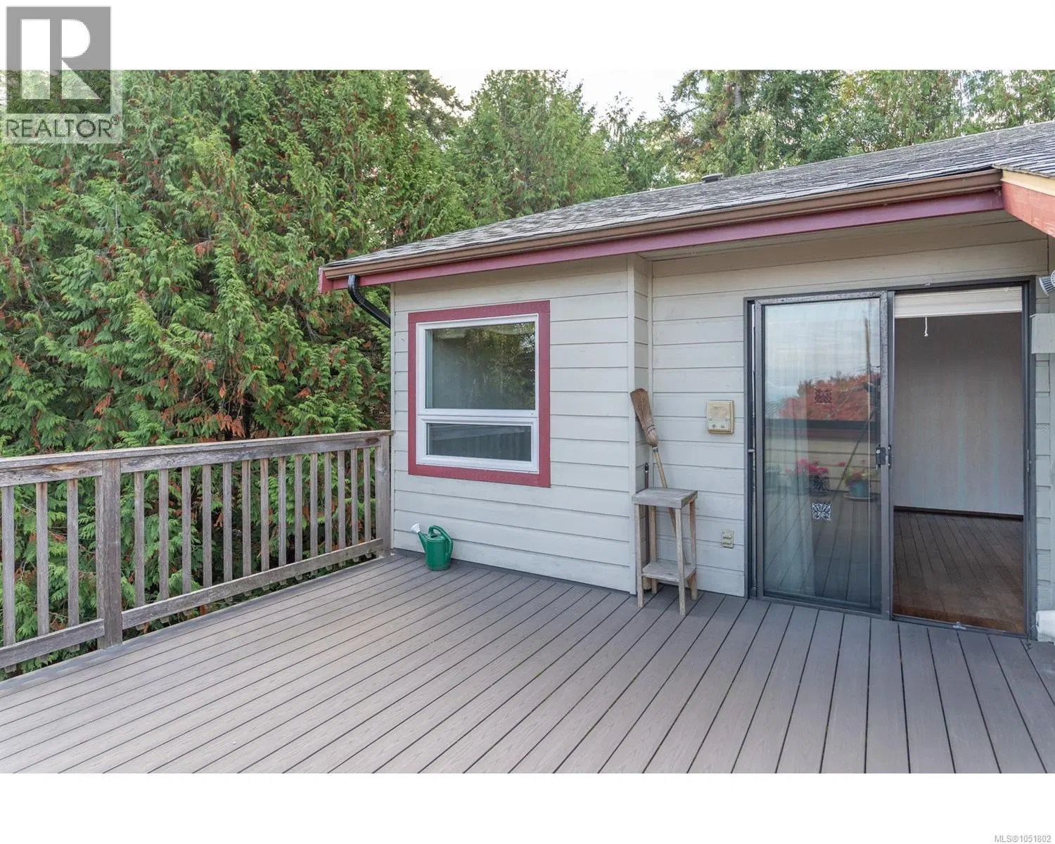 Photo 5 of 22 at 142 SUNNINGDALE Road