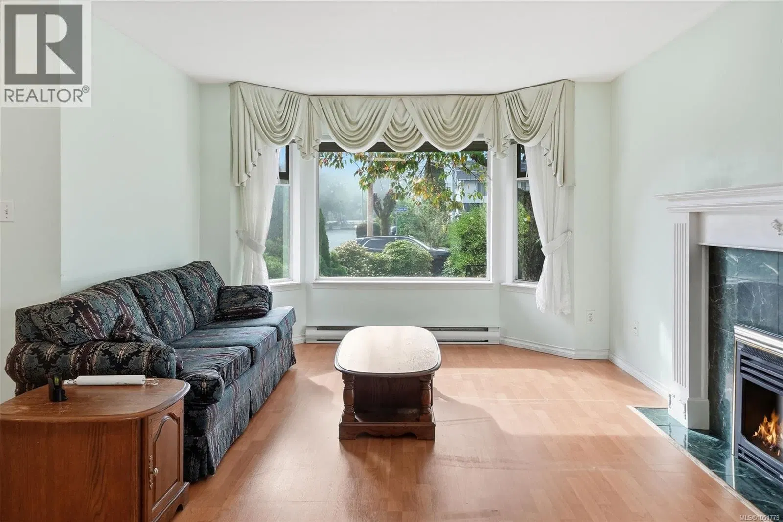 Photo 4 of 42 at 1846 Begonia Way