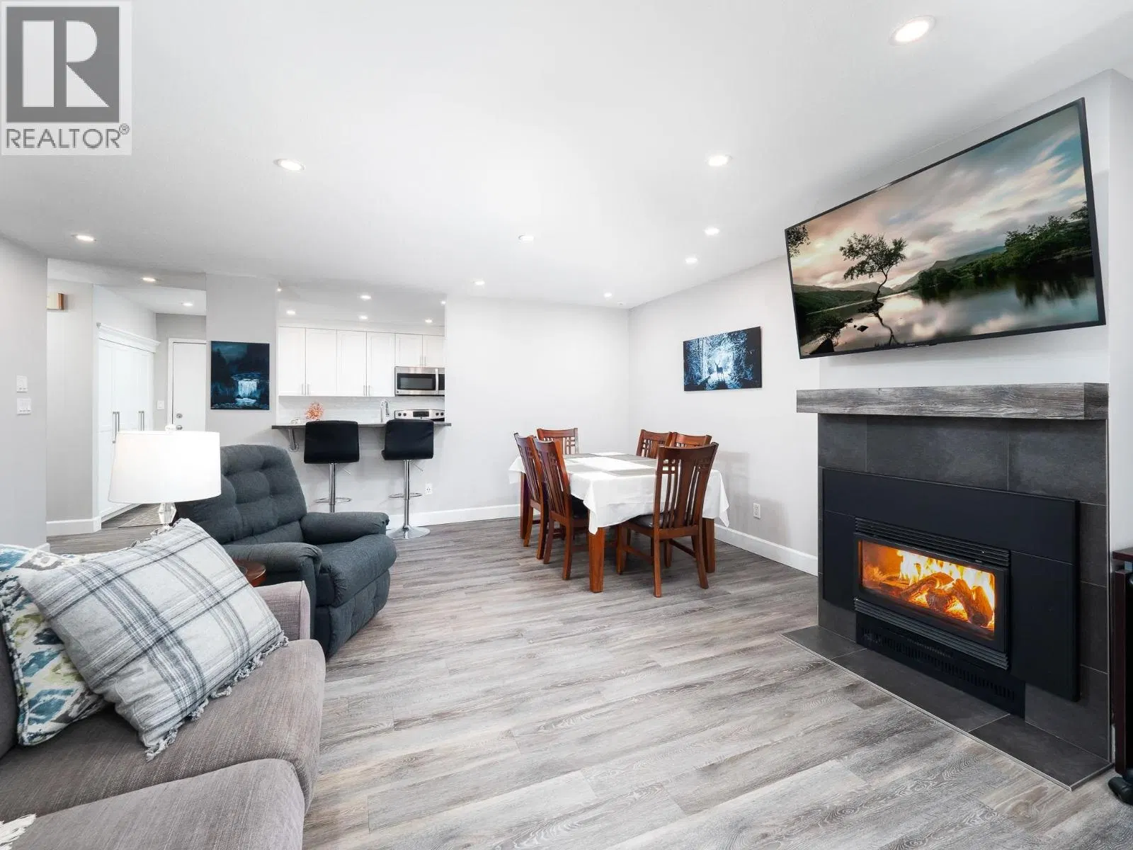 Photo 5 of 15 at #112 – 3033 OSPIKA Boulevard