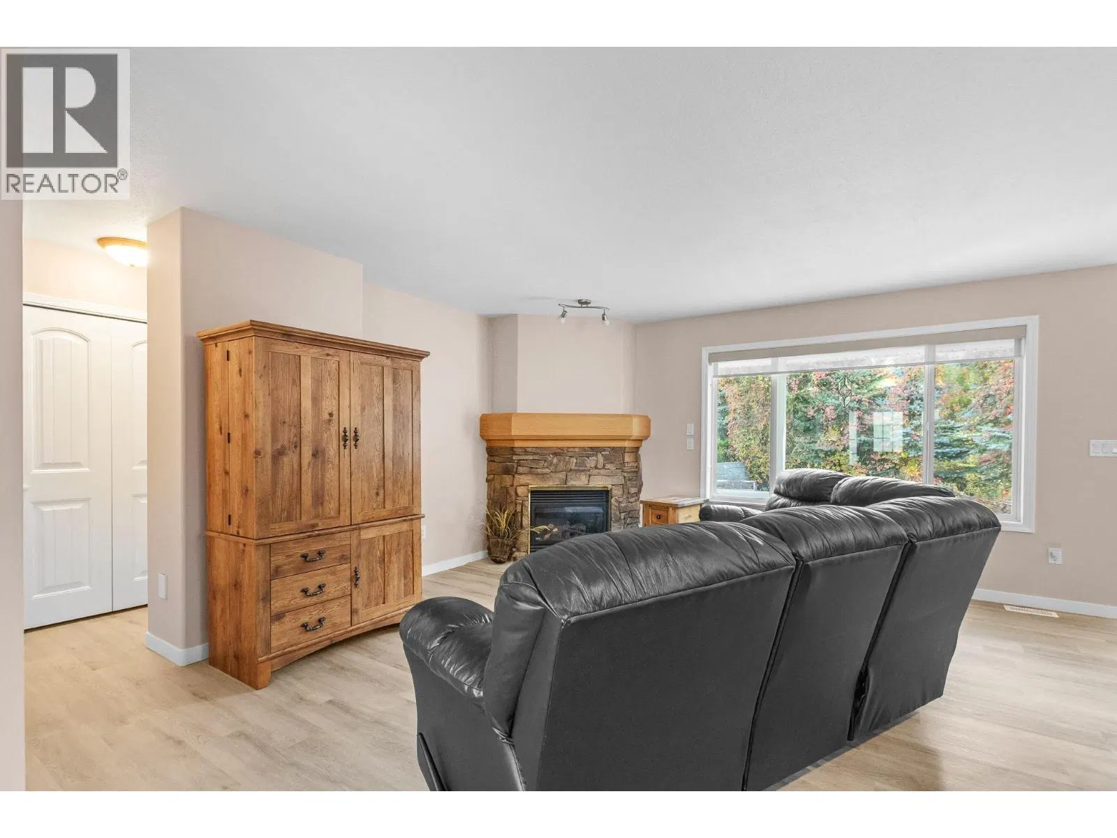 Photo 4 of 28 at #18 – 801 20 Street