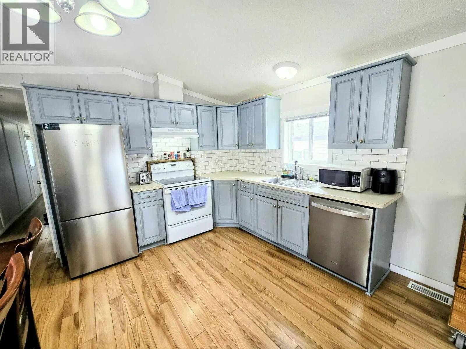 Photo 2 of 12 at 21 Champlain Place