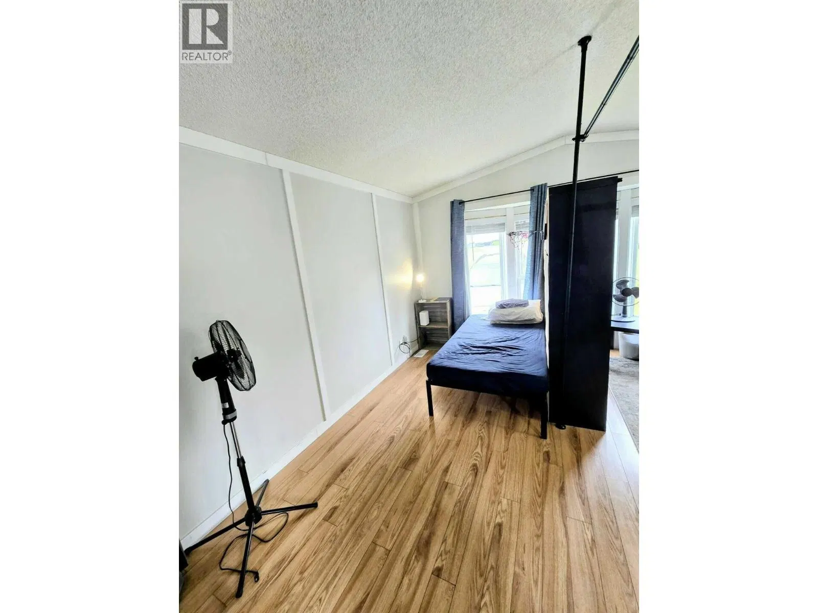 Photo 4 of 12 at 21 Champlain Place