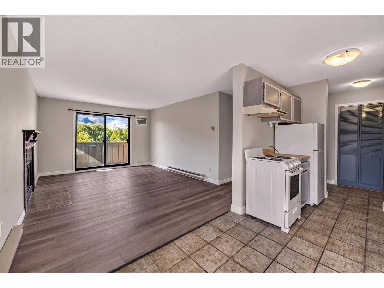 Photo 5 of 26 at #413 – 150 Skaha Place