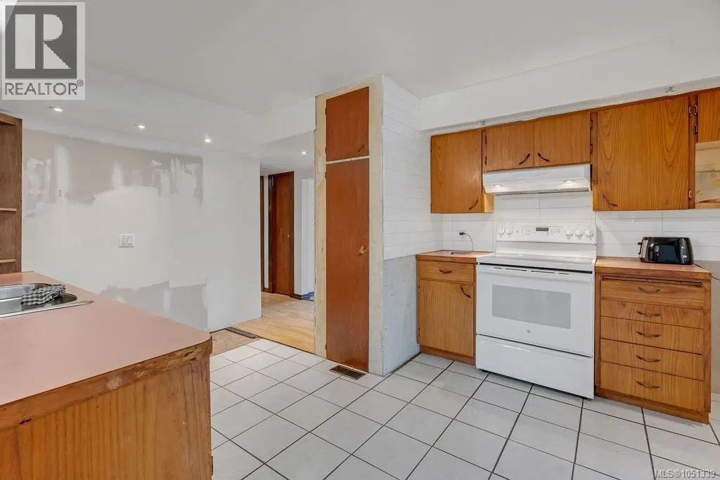 Photo 5 of 82 at 3234 Douglas Street