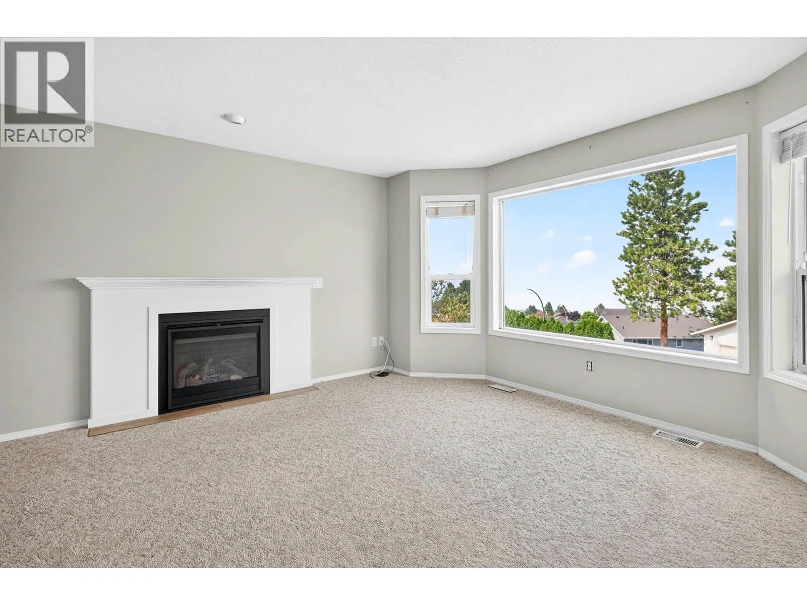Photo 4 of 54 at 1725 Coldwater Drive