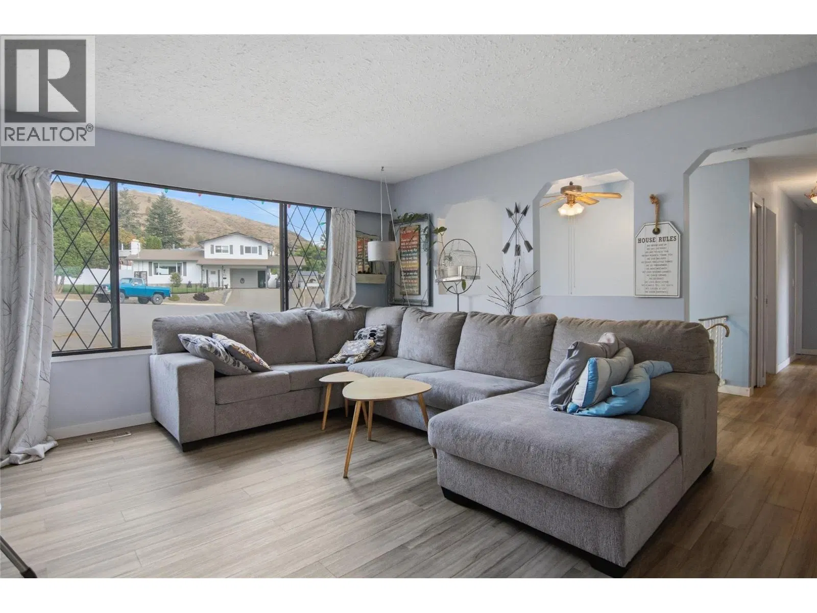 Photo 3 of 33 at 815 KAMBIA Crescent