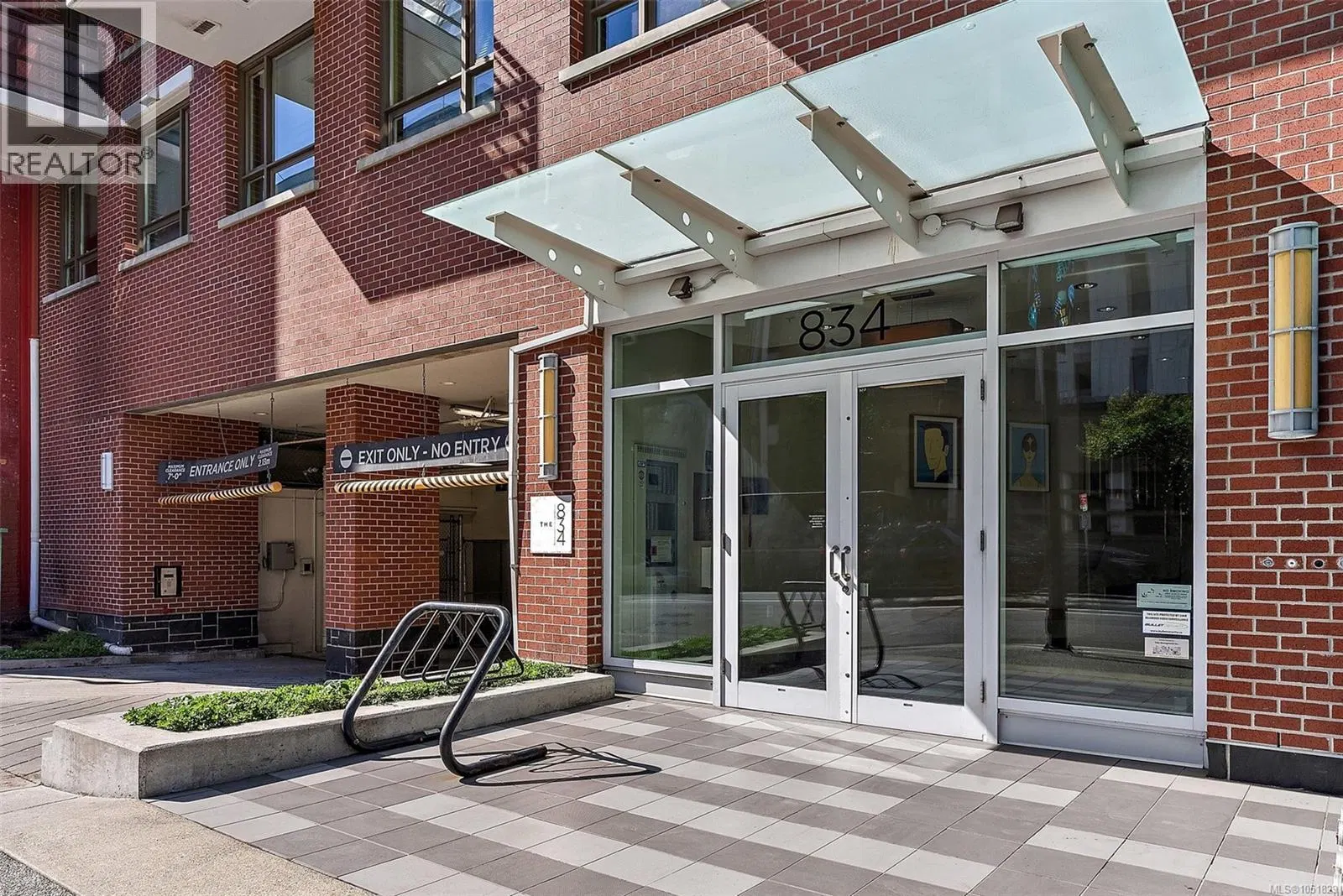 Photo 3 of 27 at #404 – 834 Johnson Street