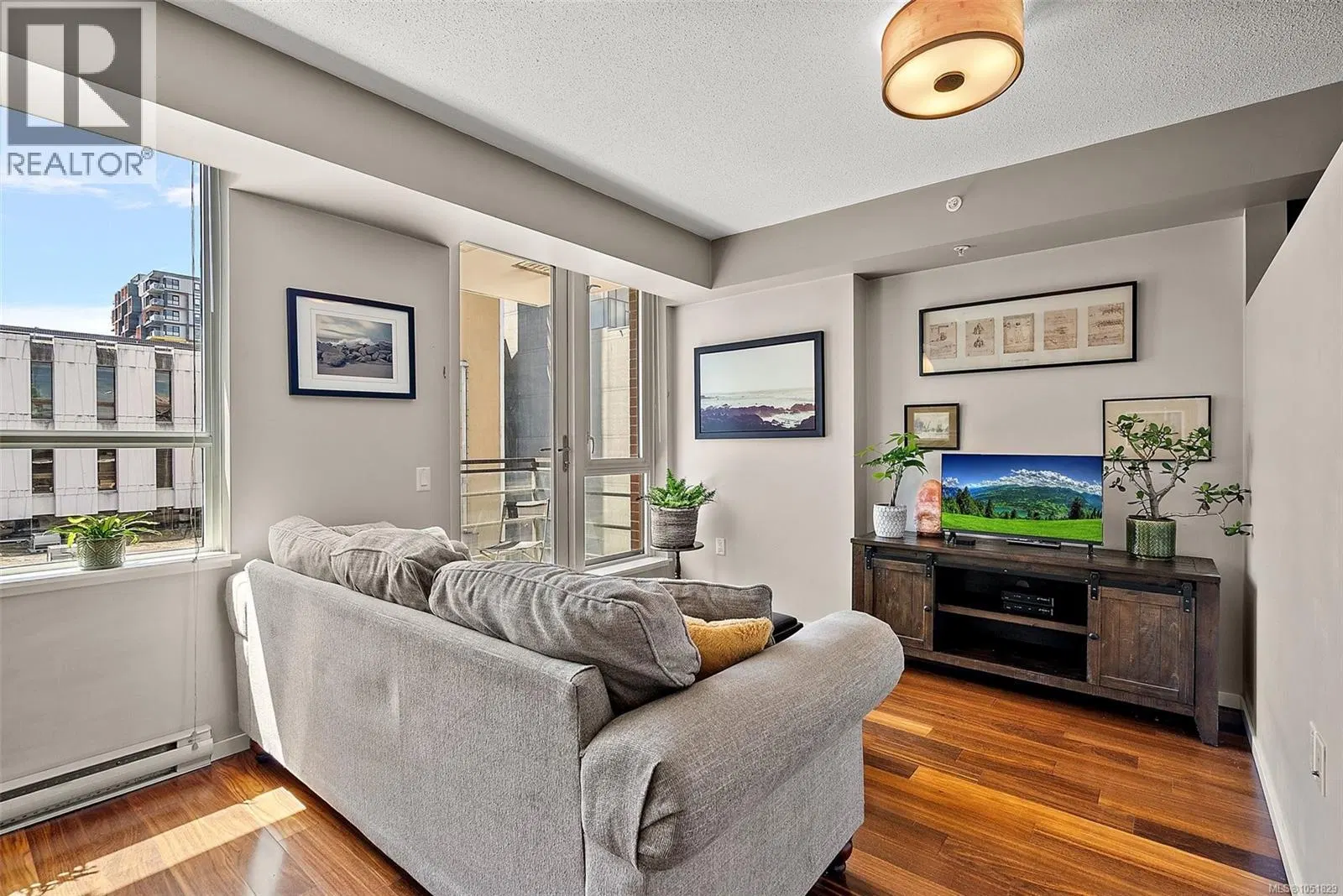Photo 4 of 27 at #404 – 834 Johnson Street