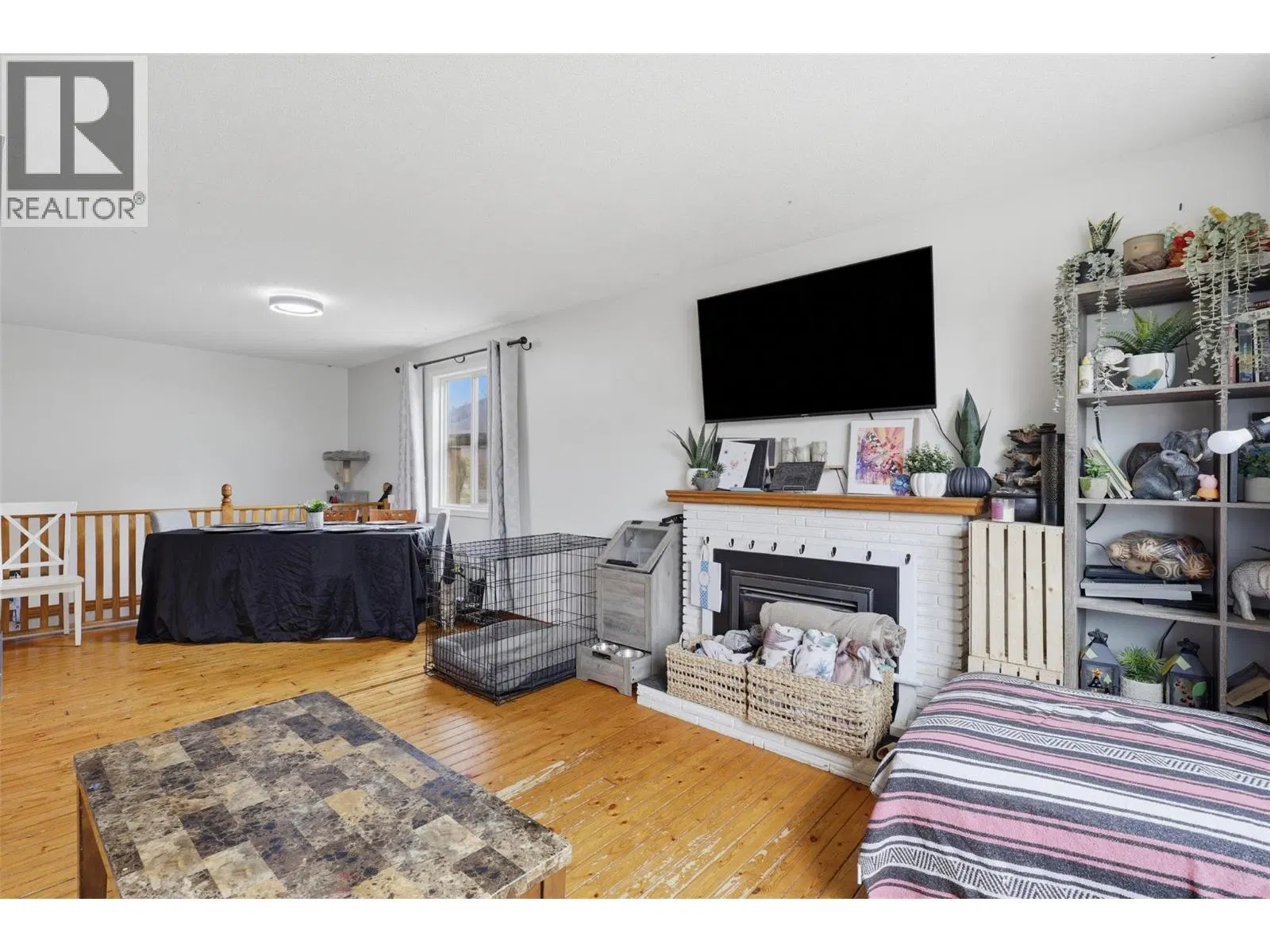Photo 5 of 25 at 211 Fort Avenue