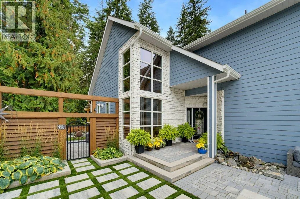 Photo 3 of 68 at 3220 28 Avenue