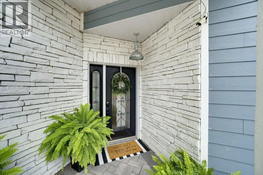 Photo 4 of 68 at 3220 28 Avenue
