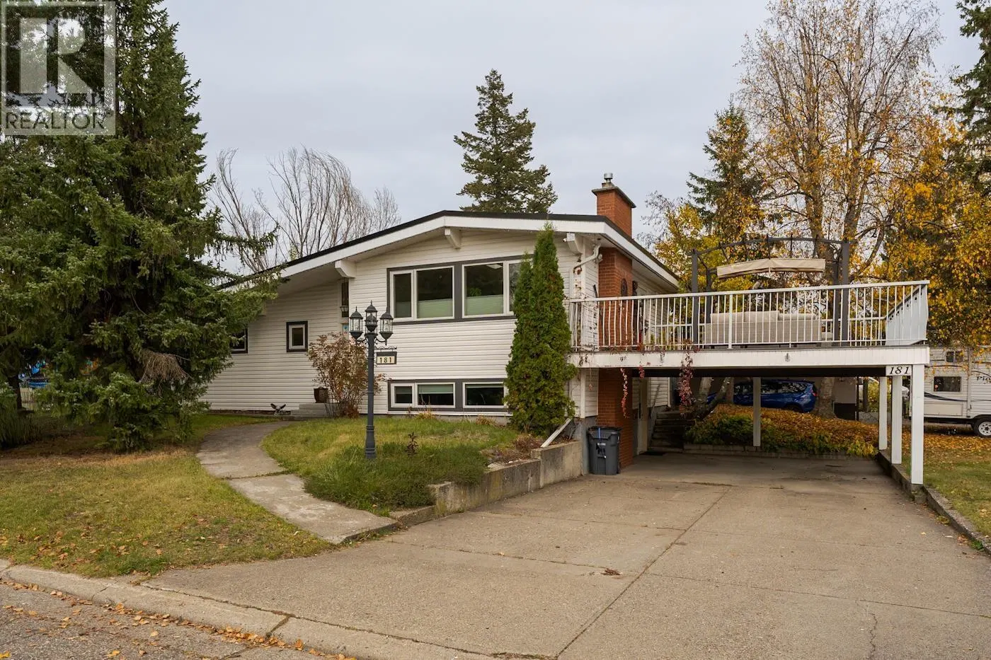 Photo 2 of 37 at 181 GORDON Crescent