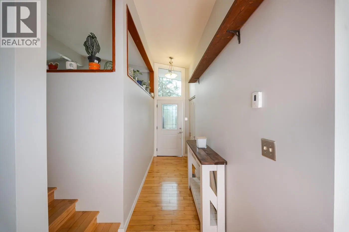 Photo 5 of 37 at 181 GORDON Crescent