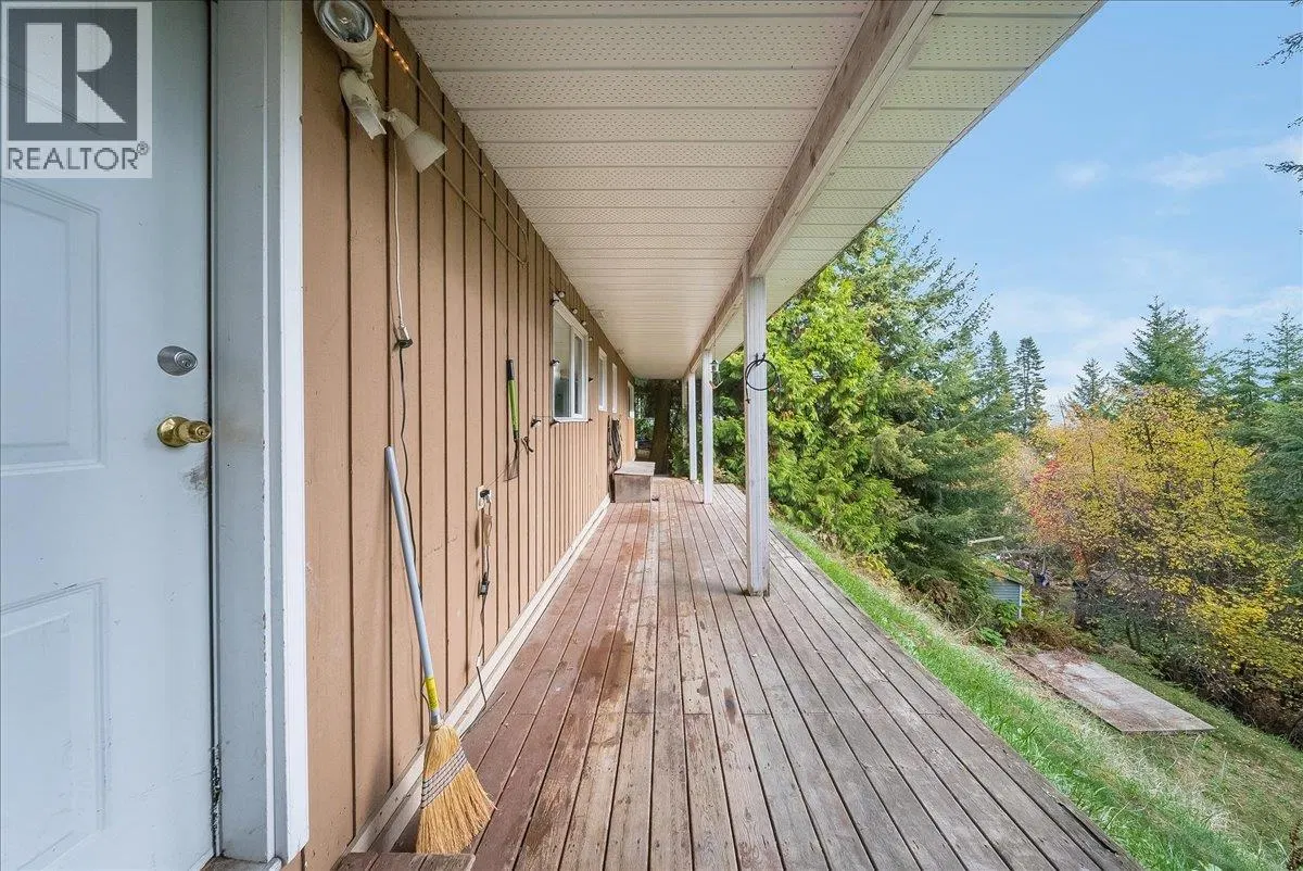 Photo 3 of 49 at 2421 12th Avenue