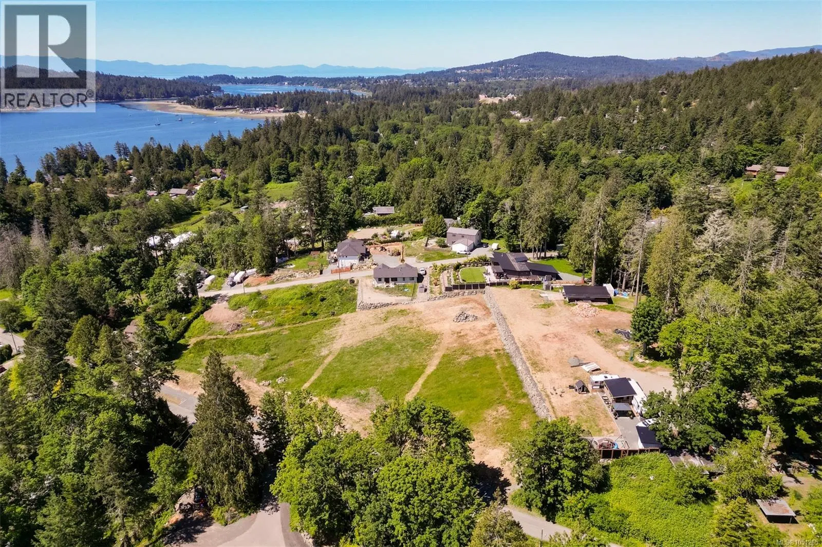 Photo 1 of 28 at 2080 Harbourview Road