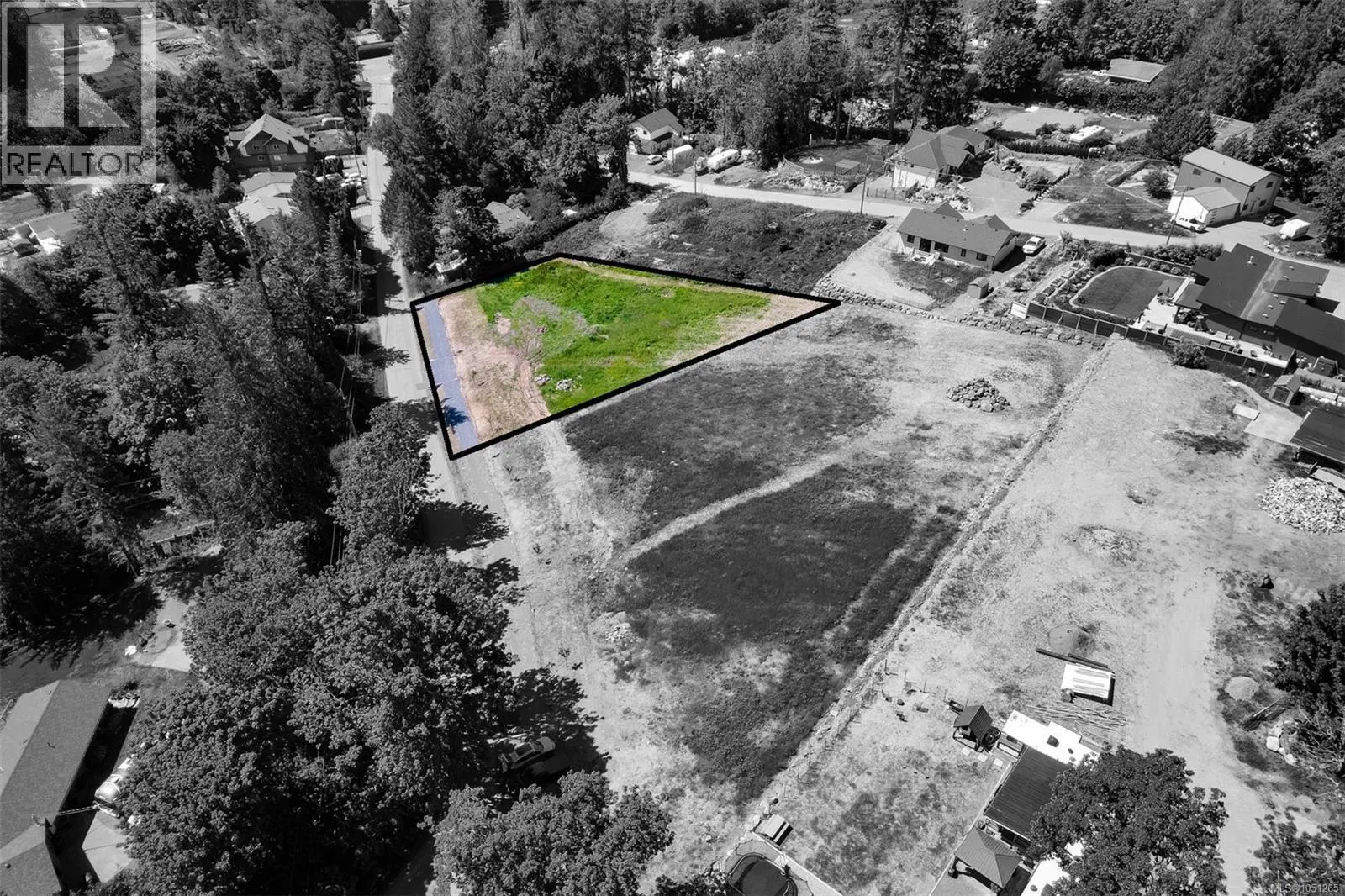 Photo 3 of 28 at 2080 Harbourview Road