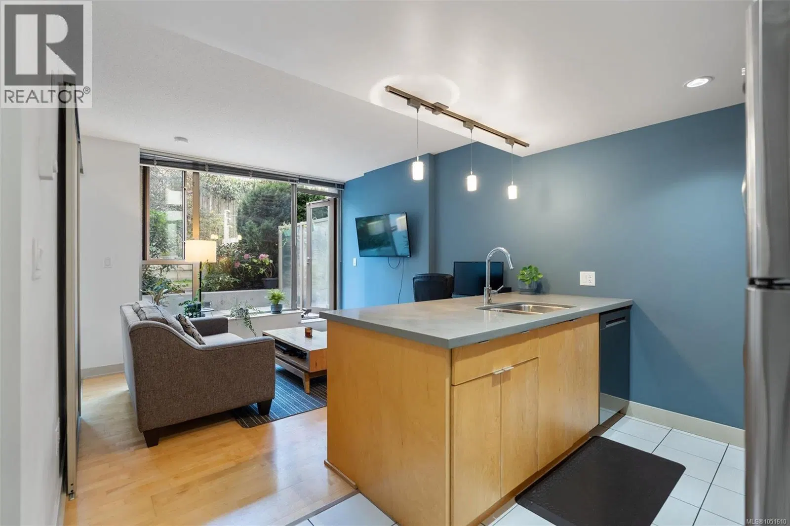 Photo 5 of 26 at #206 – 760 Johnson Street